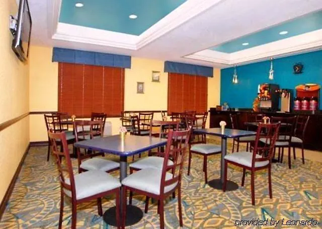 Comfort Inn & Suites Northeast - Gateway San Petersburgo Estados Unidos