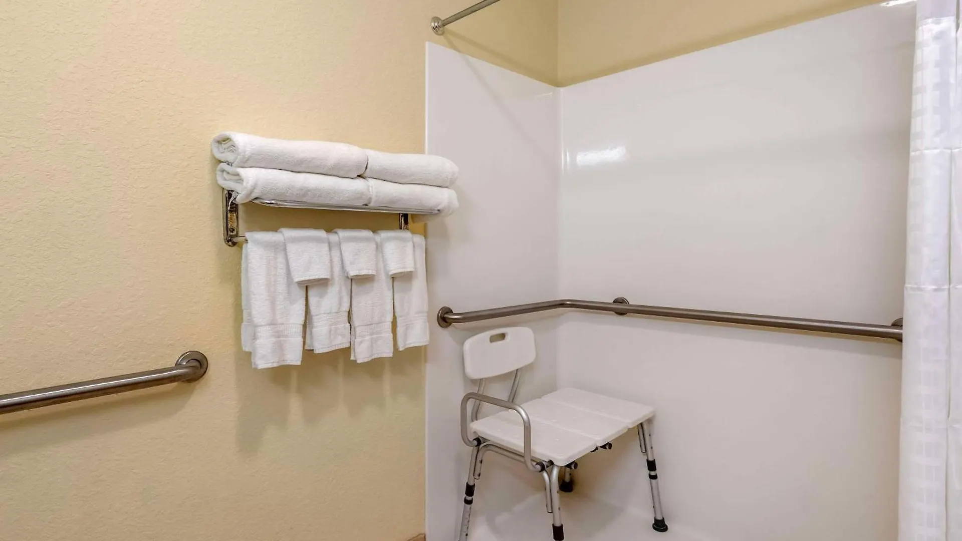 Hotel Comfort Inn & Suites Northeast - Gateway San Petersburgo